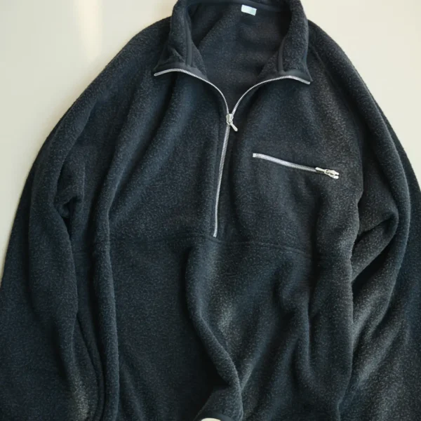 A.pressse Vintage Silk Fleece Half Zip Jacket Black wearing view